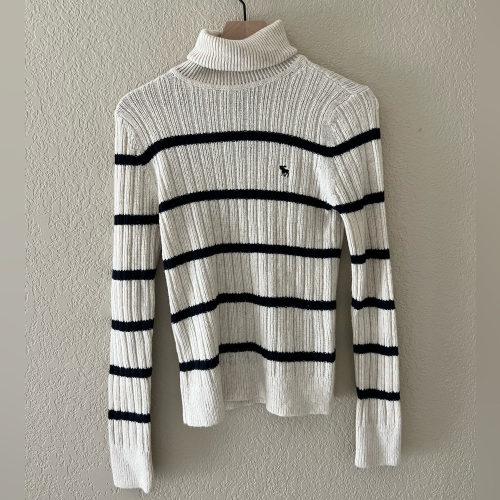 Cream/Navy Stripe Abercrombie & Fitch Turtleneck Y2k